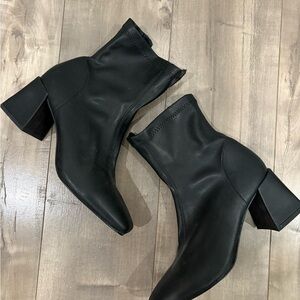 Black chunky Ankle Boots